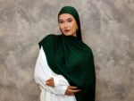 Emerald Grace Jersey Hijab – Solid Green